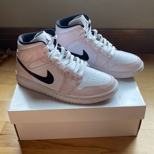 Jordan 1 Mid Barley Rose